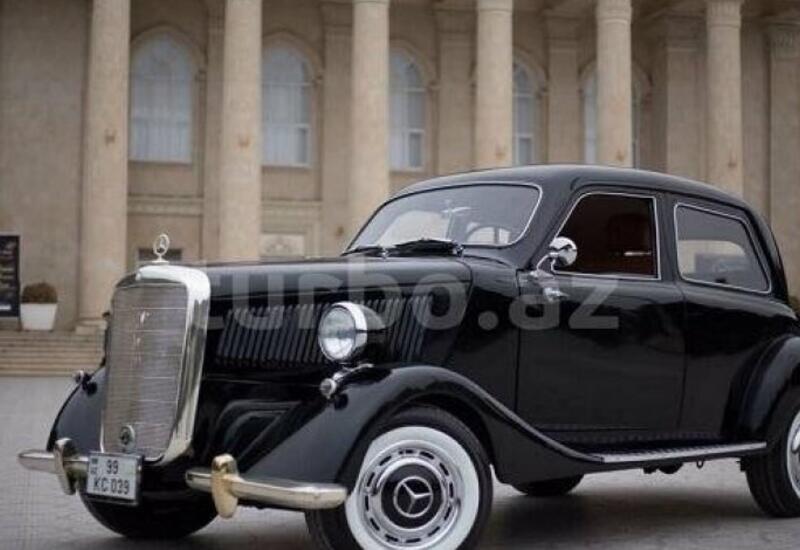 В Баку выставлен на продажу ретро-автомобиль за 1,5 миллиона манатов