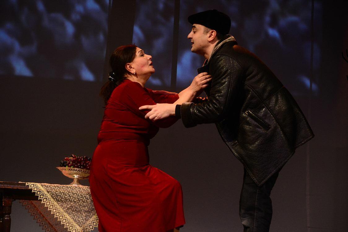 Gənc Tamaşaçılar Teatrında 20 yanvar şəhidləri anılıb