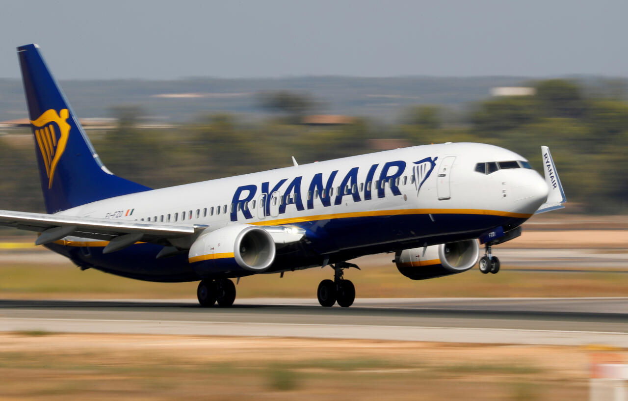 Летевший из Польши в Грецию самолет Ryanair подал сигнал о бомбе на борту