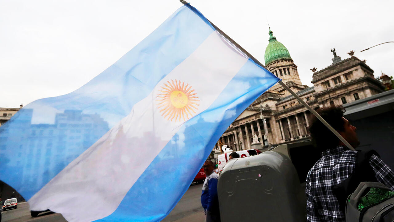 Бразилия и Аргентина объявят о работе над созданием единой валюты