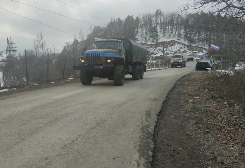 По Лачинской дороге беспрепятственно проехали еще 6 грузовых автомобилей миротворцев