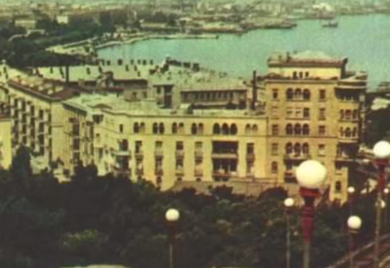 Сочетание старинной и современной архитектуры Баку