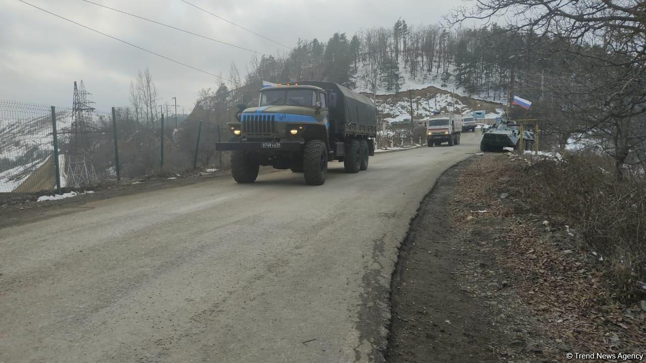 По Лачинской дороге беспрепятственно проехали еще 6 грузовых автомобилей миротворцев