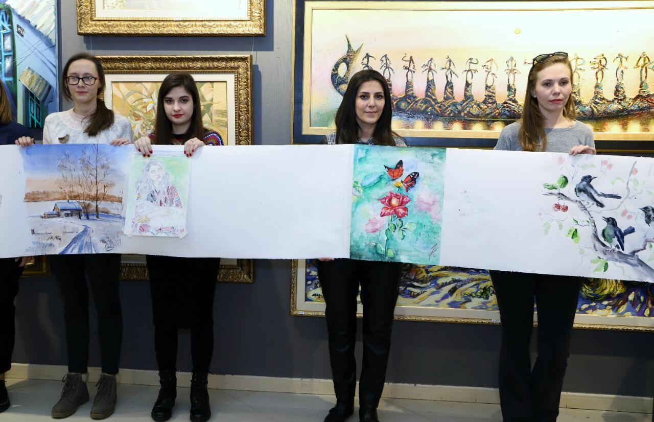 Азербайджанские художники создали произведения на одном большом листе бумаги