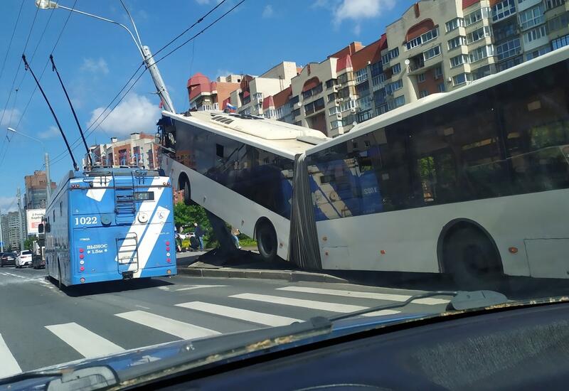 В России перевернулся автобус с пассажирами