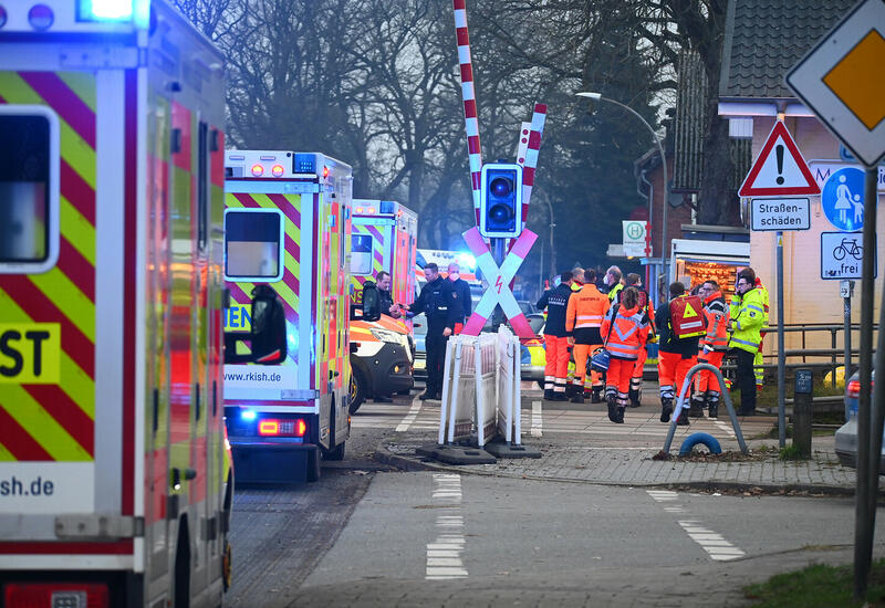 В пригородном поезде до Гамбурга неизвестный напал на семерых людей с ножом