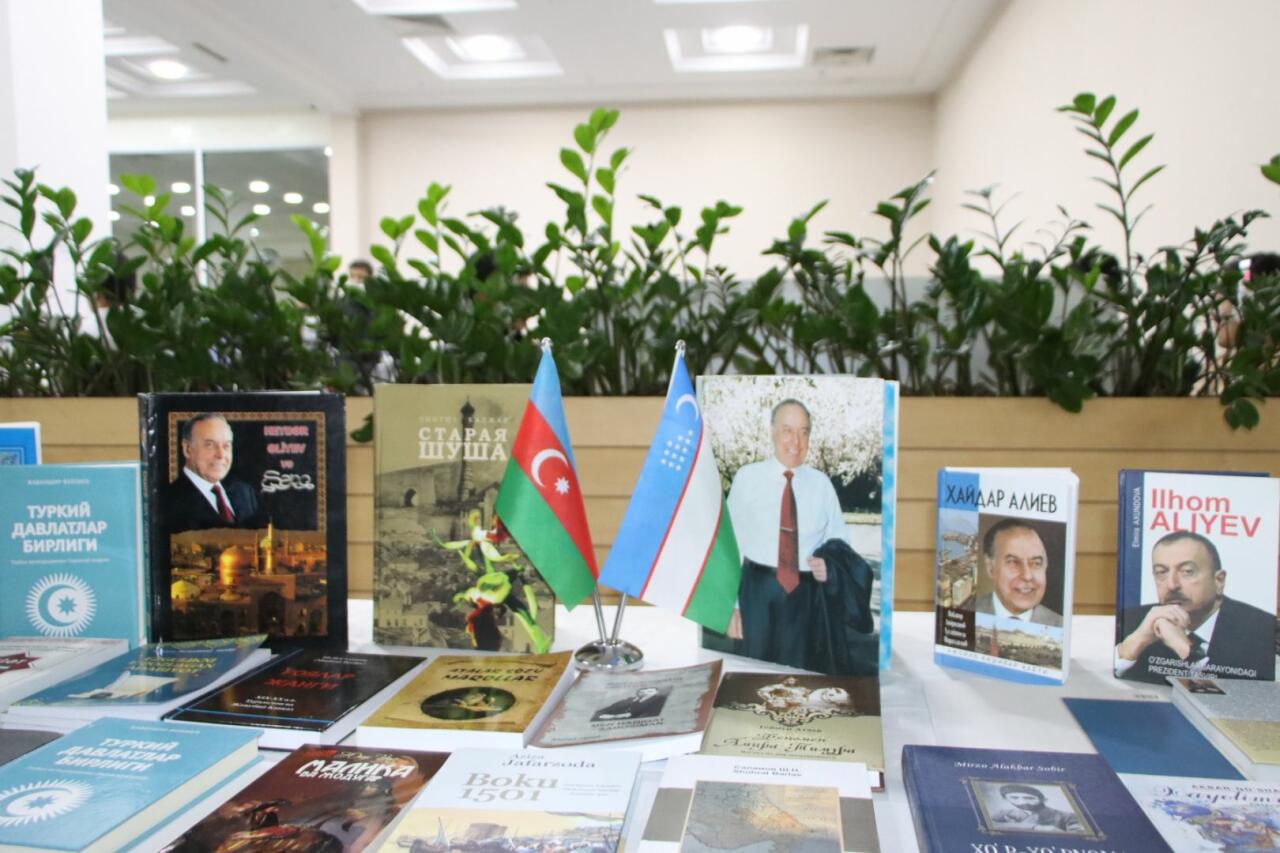 В рамках "Года Гейдара Алиева" библиотекам Узбекистана передана богатая коллекция книг об Азербайджане
