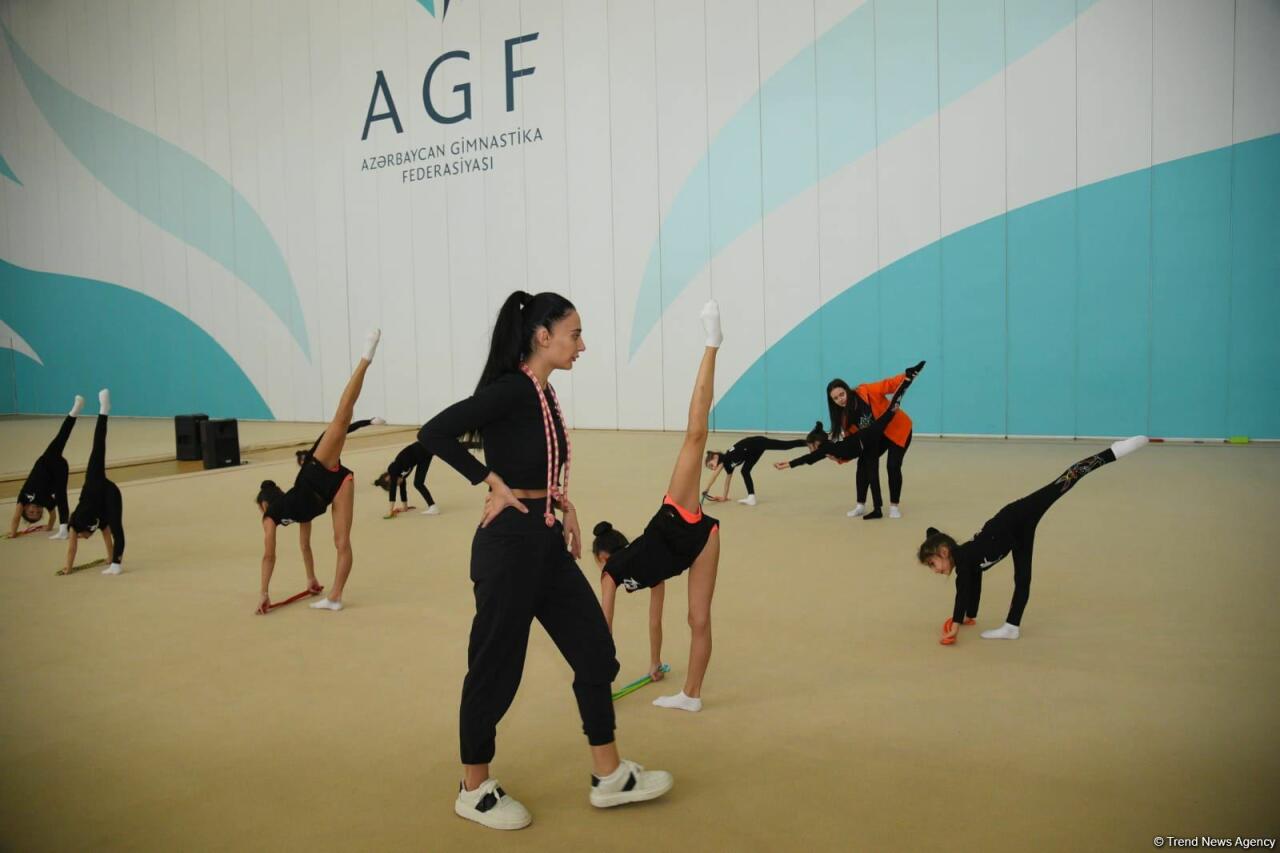 Гимнастки из Шамкира и Сумгайыта приехали на учебно-тренировочные сборы в Баку
