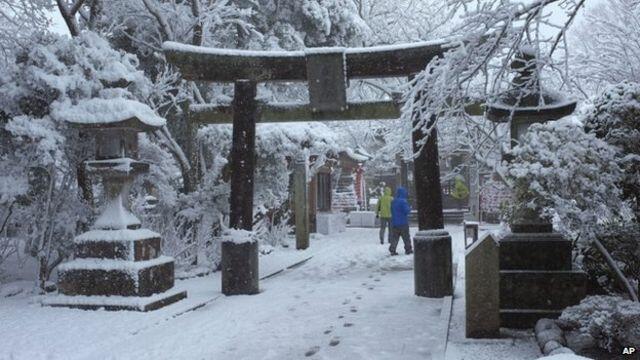 В Японии накрыл рекордный снегопад
