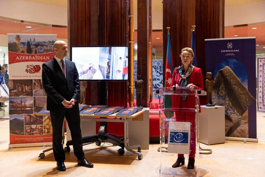 В штаб-квартире СЕ проходит выставка азербайджанских ковров