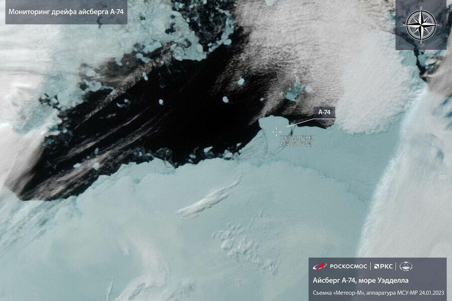 «Роскосмос» показал снимок гигантского отколовшегося от Антарктиды айсберга