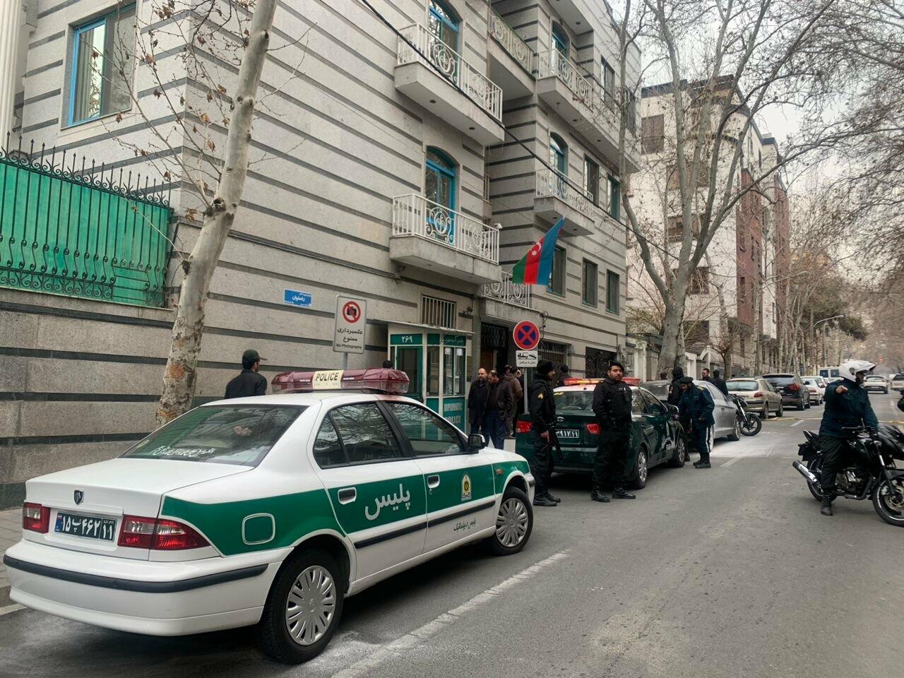 Жители Тегерана соболезнуют Азербайджану