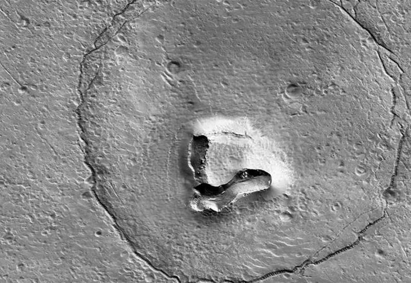 Спутник NASA сфотографировал на Марсе «медвежью морду»