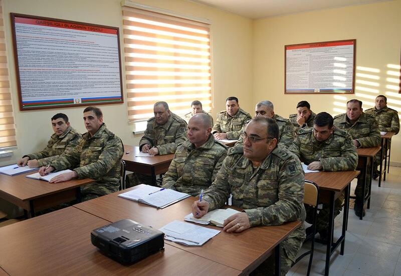 В азербайджанской армии проводится учебный курс с участием британских специалистов