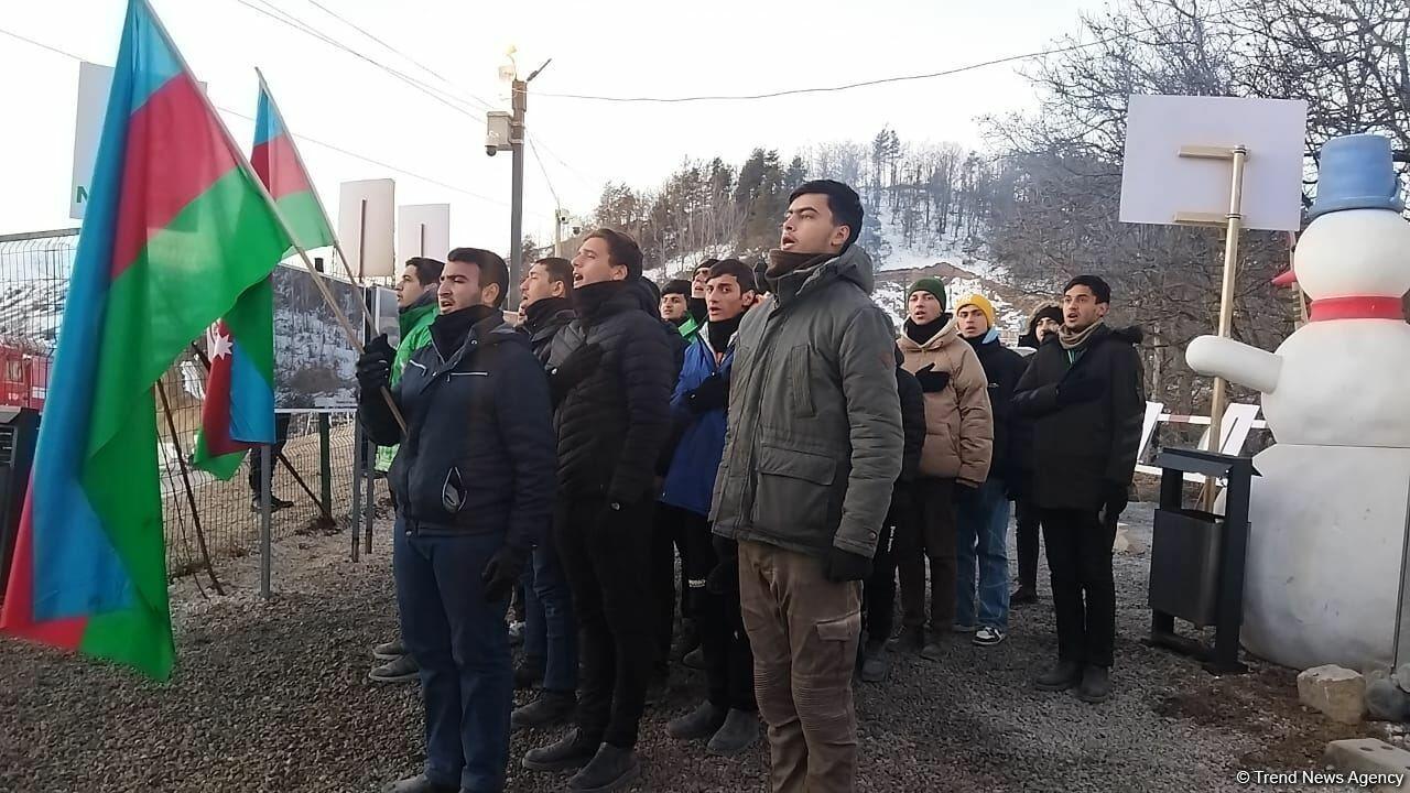 Акция азербайджанских экоактивистов на Лачинской дороге продолжается уже 47-й день