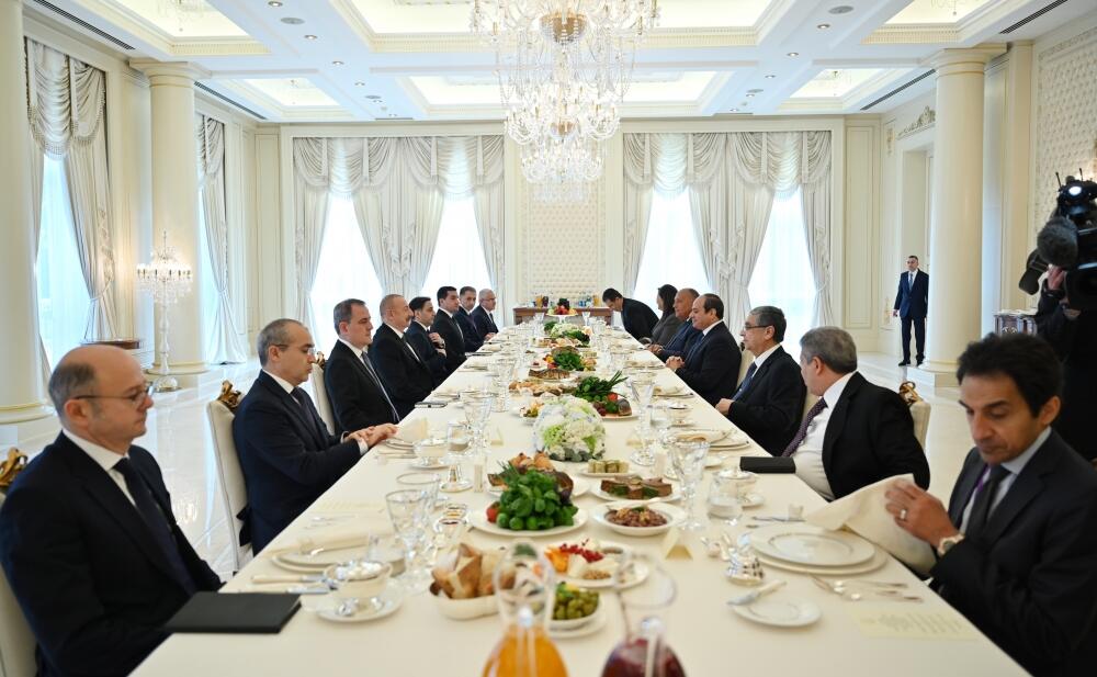 От имени Президента Ильхама Алиева был дан обед в честь Президента Египта