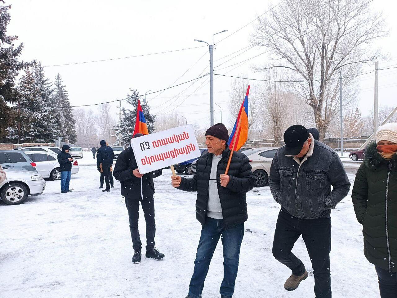 "Россия - враг". В Армении прошел митинг за выход из ОДКБ