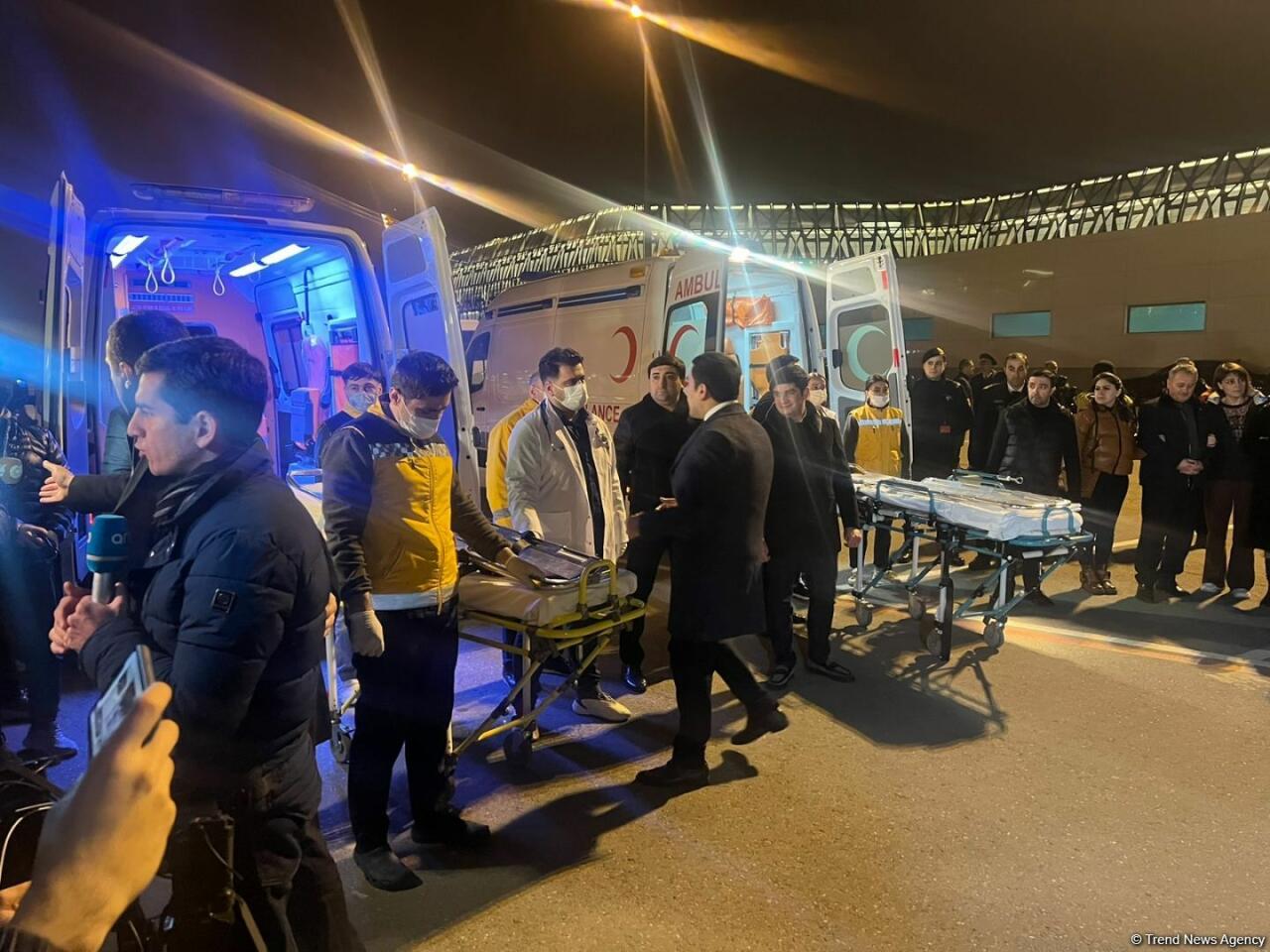 Пострадавших при нападении на посольство Азербайджана в Тегеране увезли каретами скорой помощи