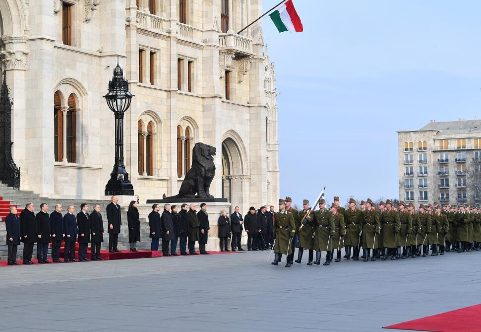 В Будапеште состоялась церемония официальной встречи Президента Азербайджана Ильхама Алиева