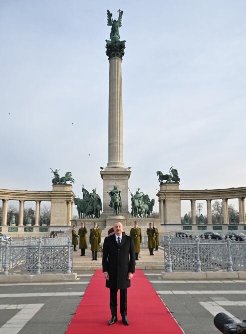 Президент Ильхам Алиев посетил могилу неизвестного солдата в Будапеште