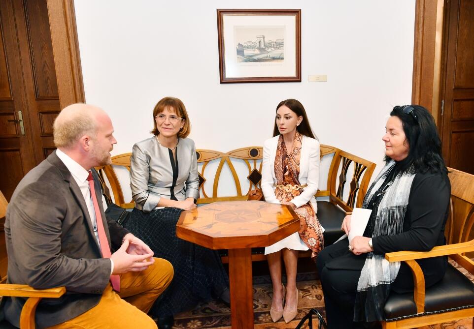 В Будапеште состоялась встреча Первой леди Мехрибан Алиевой с супругой премьер-министра Венгрии