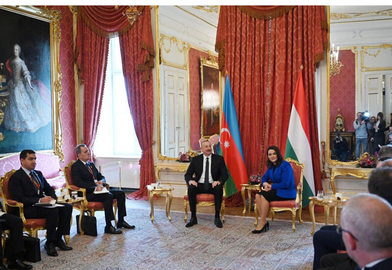 Президент Ильхам Алиев пригласил венгерскую коллегу совершить визит в Азербайджан