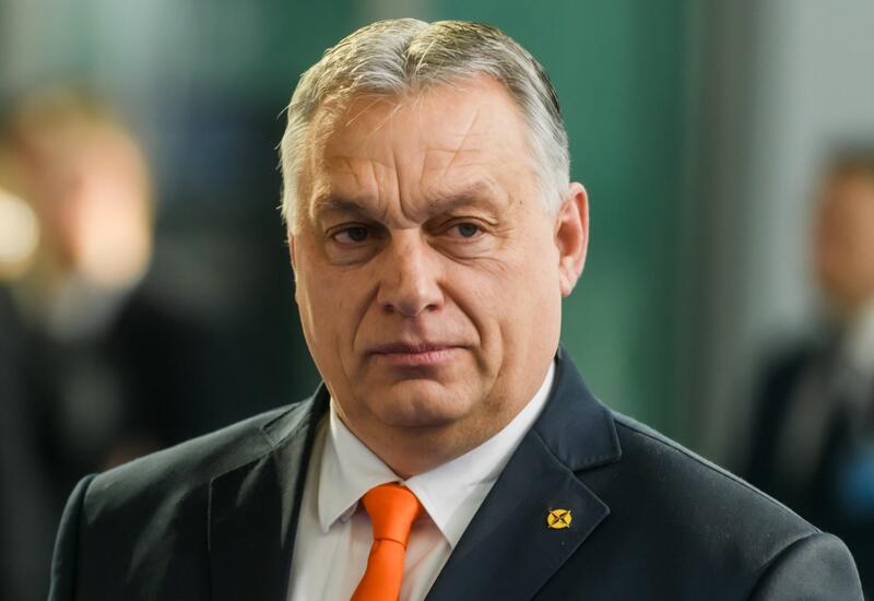 Оппозиция сорвала предвыборные плакаты партии Орбана