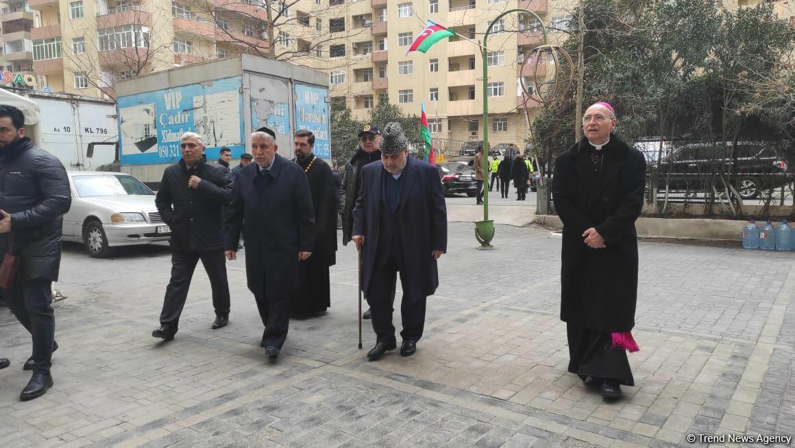 Лидеры религиозных конфессий Азербайджана принимают участие в траурной церемонии шехида Орхана Аскерова