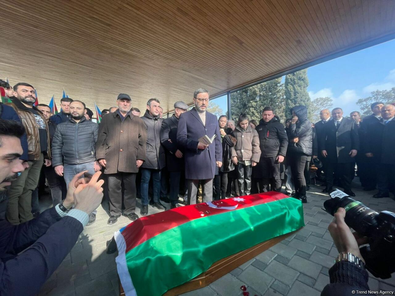 На похоронах Орхана Аскерова массовое скопление людей, пришедших попрощаться с шехидом