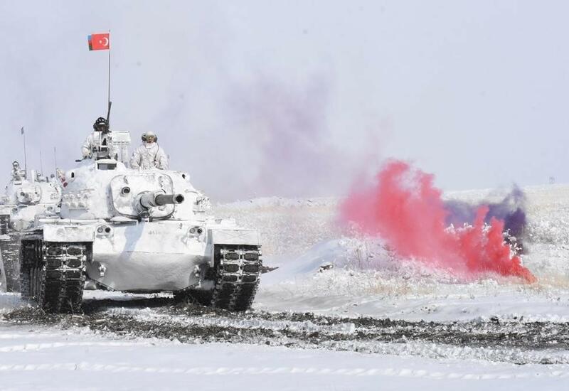 Азербайджанские танки совершили маневры на учениях в Турции