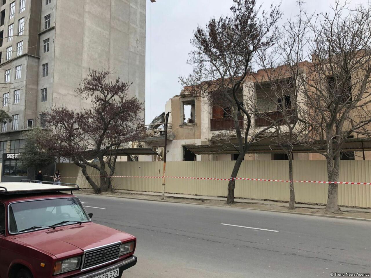 В этом районе Баку сносится жилой дом