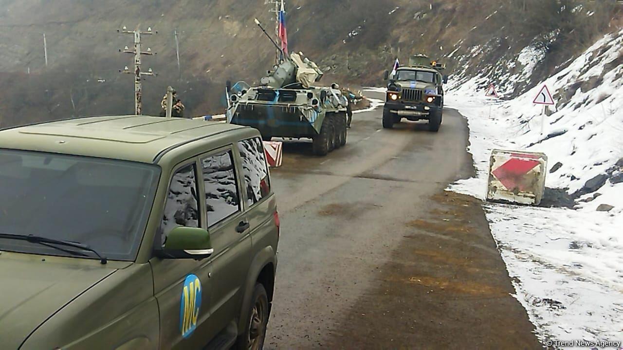 По Лачинской дороге проехали три автомобиля снабжения миротворцев