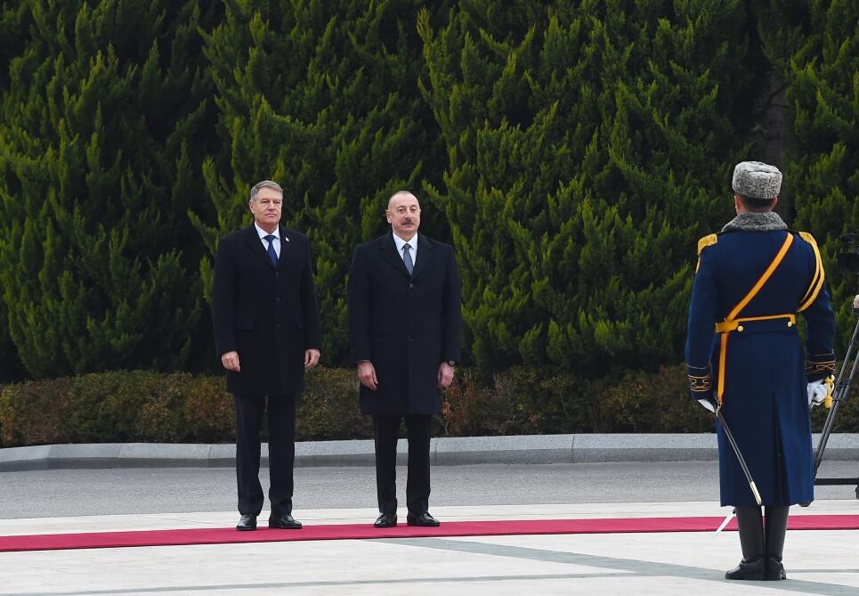 В Баку состоялась церемония официальной встречи Президента Румынии Клауса Йоханниса