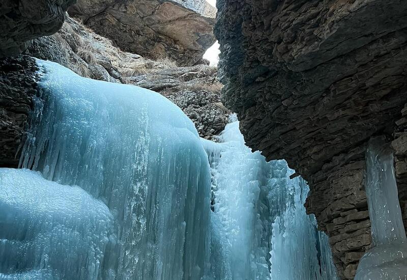 Замерзший водопад в Губе