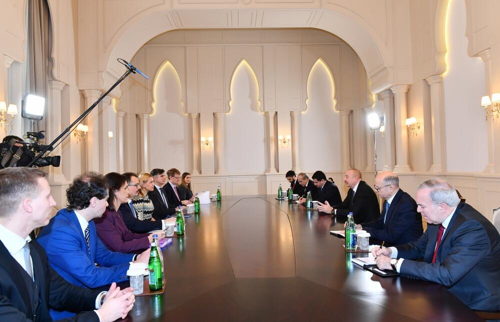 Президент Ильхам Алиев принял делегацию во главе с комиссаром Европейского союза