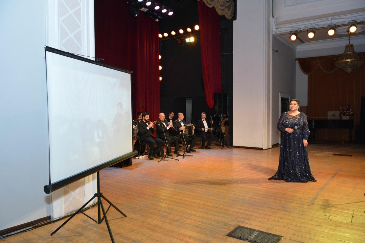 После многолетнего перерыва Фируза Ибадова выступила с соло-концертом