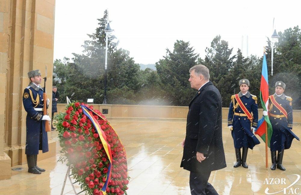 Президент Румынии Клаус Йоханнис посетил Аллею шехидов