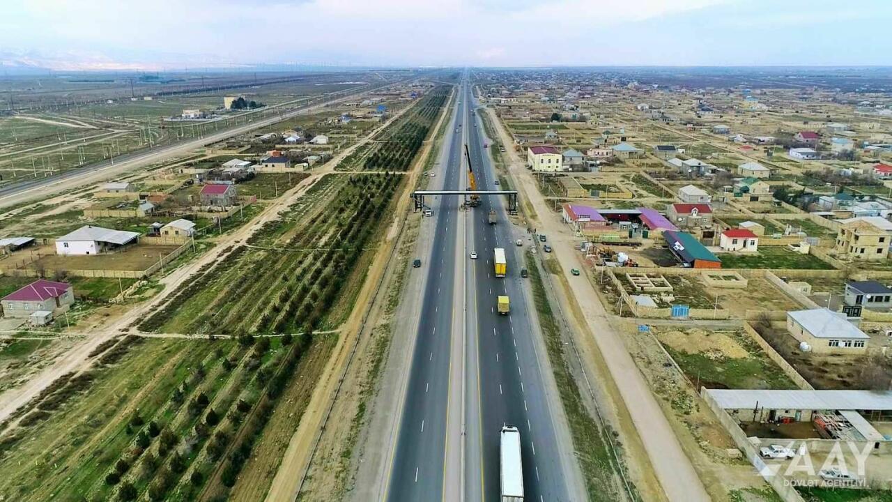 На дороге Баку-Губа-Госграница с РФ строят пешеходные переходы