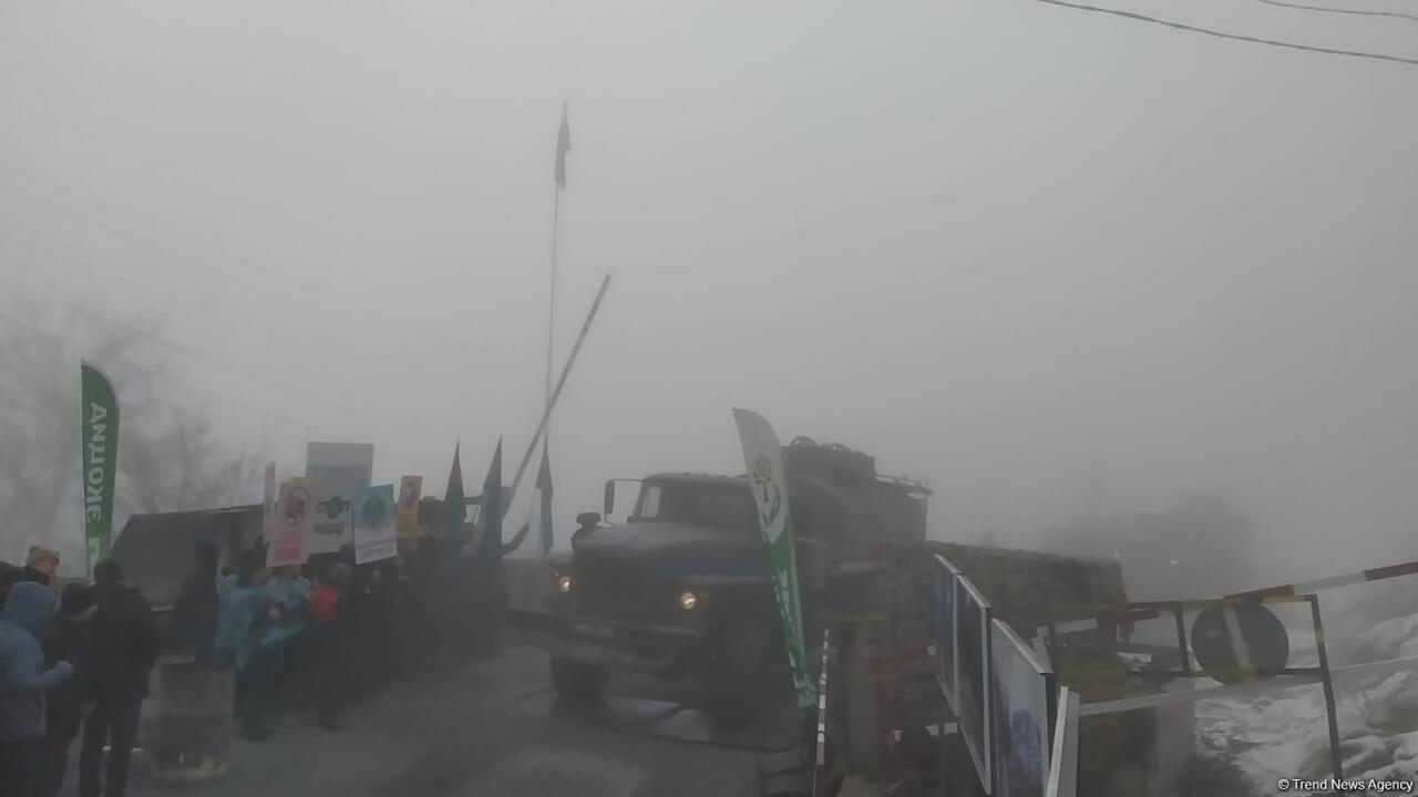 Сегодня по Лачинской дороге проехали 20 автомашин миротворцев