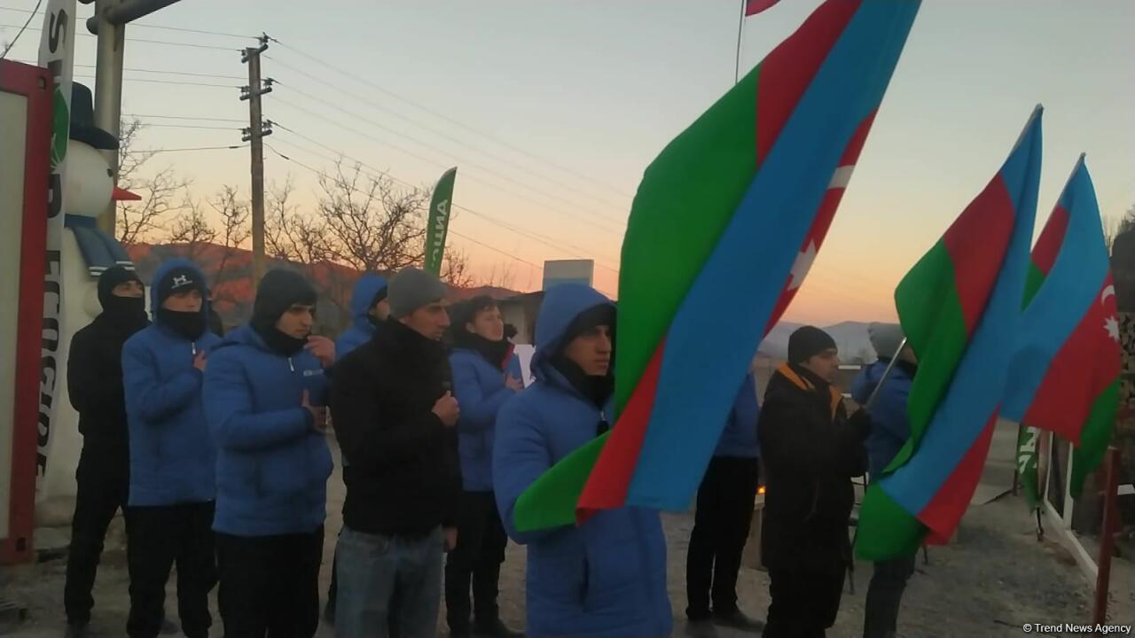 Акция азербайджанских экоактивистов на Лачинской дороге продолжается 55-й день