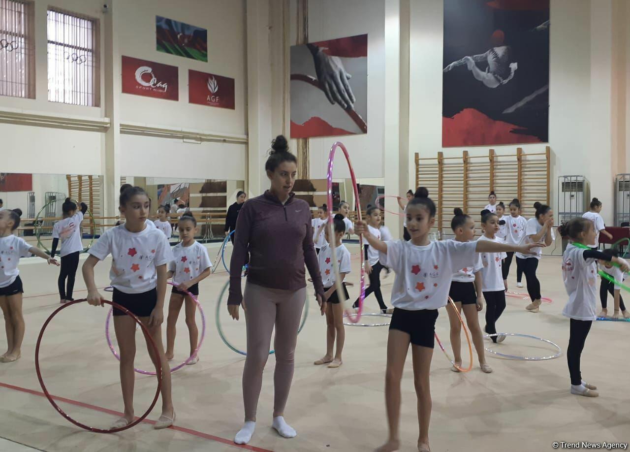 Известная болгарская гимнастка Катрин Тасева проводит в Баку мастер-класс