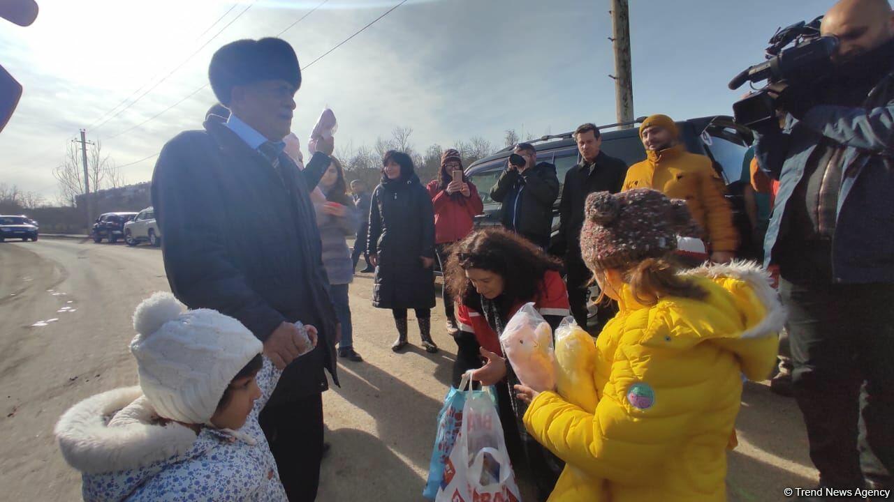 Международные путешественники вручили подарки детям в Шуше