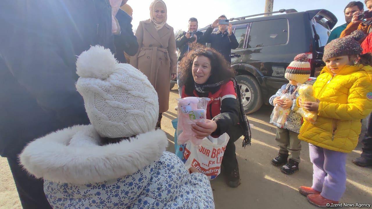 Международные путешественники вручили подарки детям в Шуше