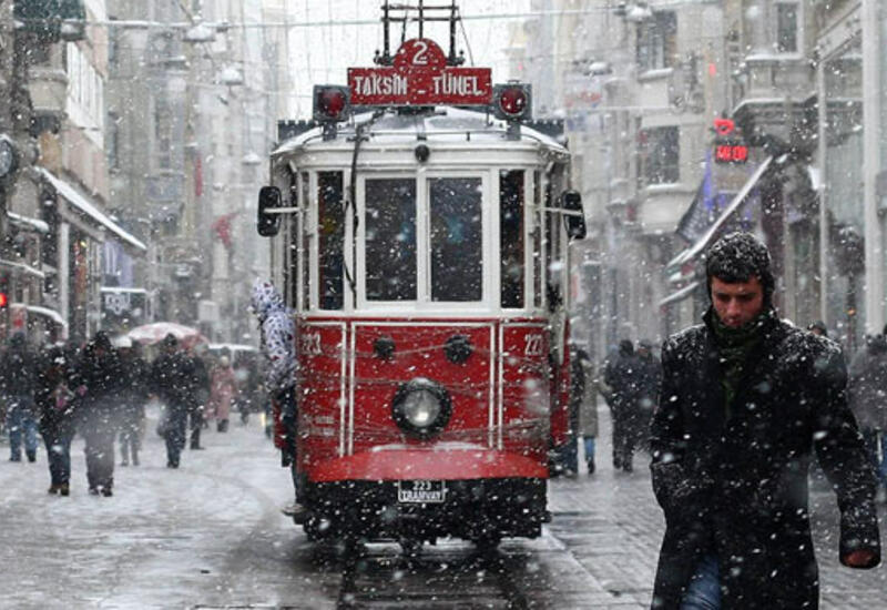 В Стамбуле жителей предупредили о ливне, снегопаде и ураганном ветре