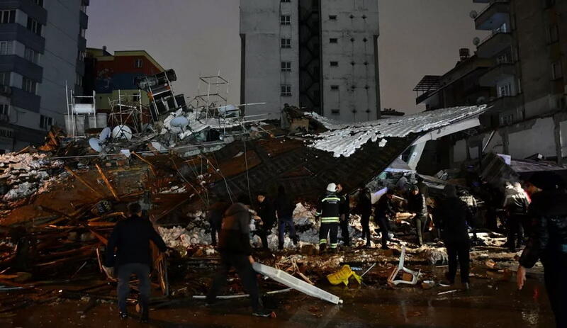Мощное землетрясение в Турции, погибло 2 921 человек, пострадали 15 834