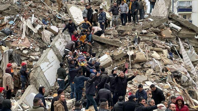 Спасено более 20 000 человек из-под завалов в Турции