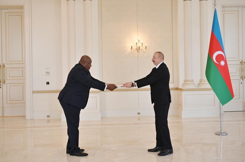 Президент Ильхам Алиев принял верительные грамоты новоназначенного посла Конго в Азербайджане