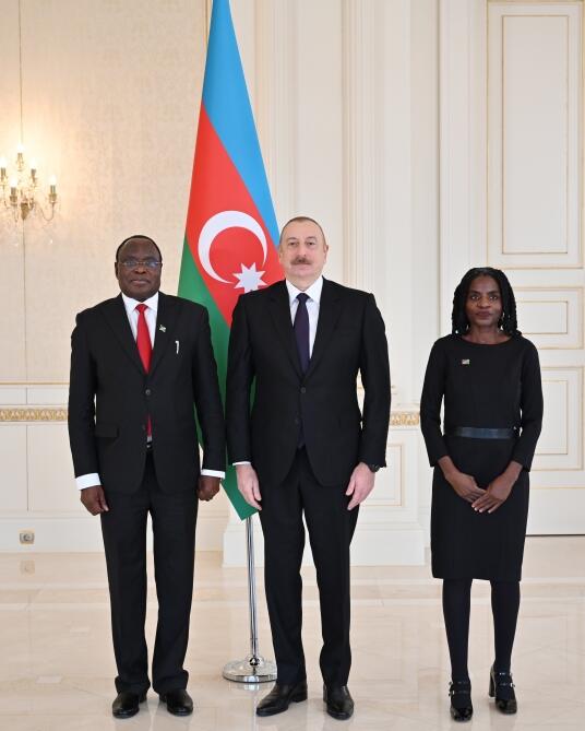 Президент Ильхам Алиев принял верительные грамоты новоназначенного посла Намибии в Азербайджане