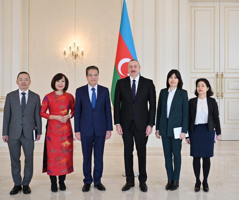 Президент Ильхам Алиев принял верительные грамоты новоназначенного посла Вьетнама в Азербайджане
