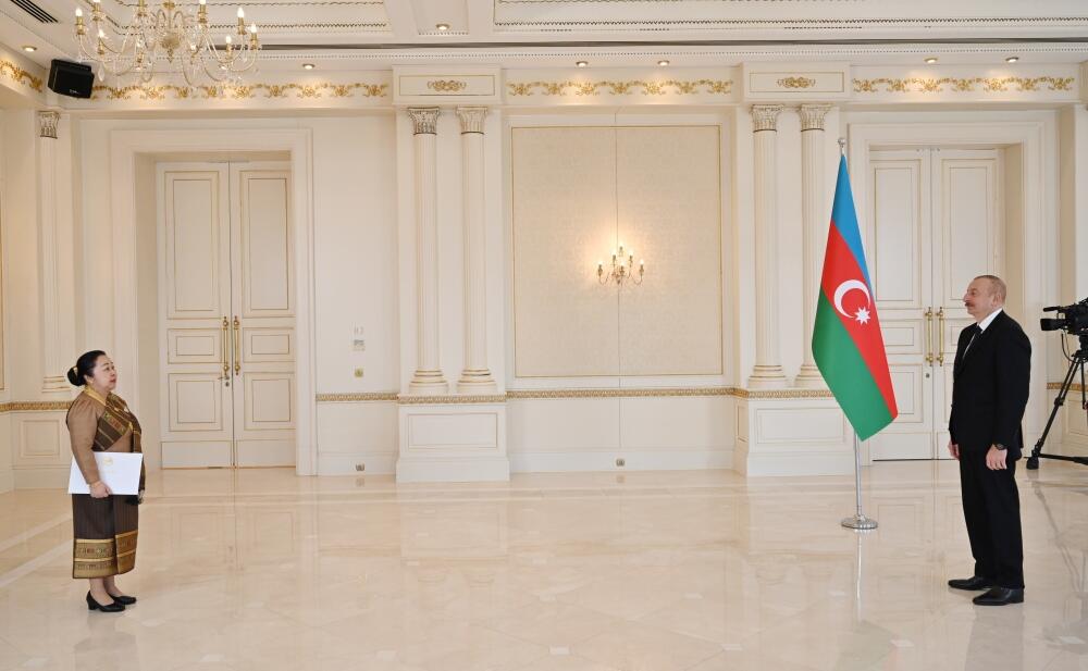 Президент Ильхам Алиев принял верительные грамоты новоназначенного посла Лаоса в Азербайджане